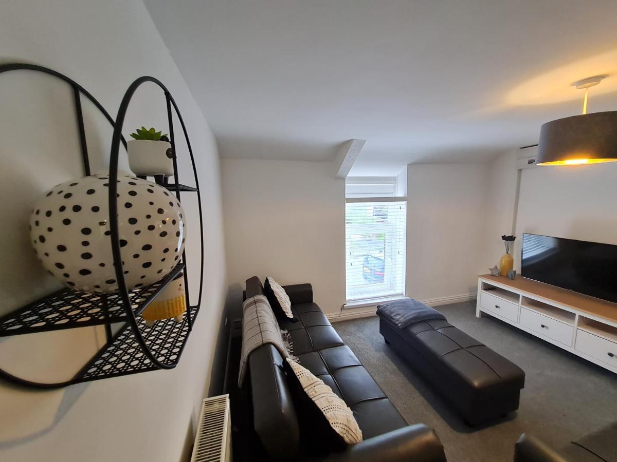 Perfect Location 3 Bed Serviced Apartment With Bike Storage For Bpw. Close To Brecon Beacons Merthyr Tydfil Exterior foto